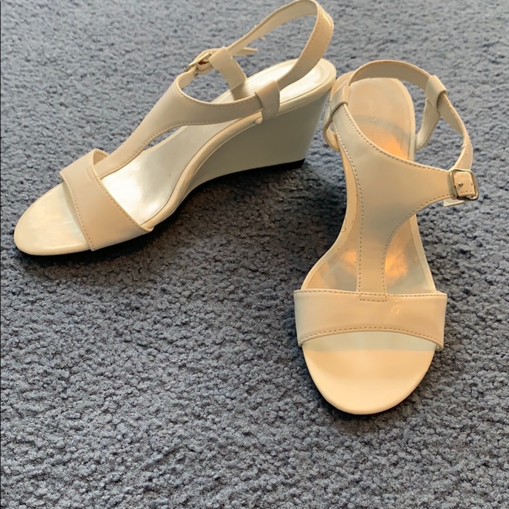White wedges